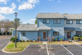 Spacious 3BR/3BA Townhome w/ 1st Floor master