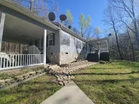 Charming farmhouse with 3 bedrooms and WiFi, AC in enchanting Rutherfordton - 2성급