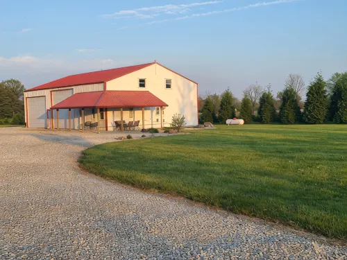Barndominium Retreat – 8 Min to Grand Park + Big Outdoor Space - Homestays