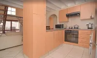 Tuscan style loft, 2 patios, WiFi, Netflix , pool - 2 ดาว