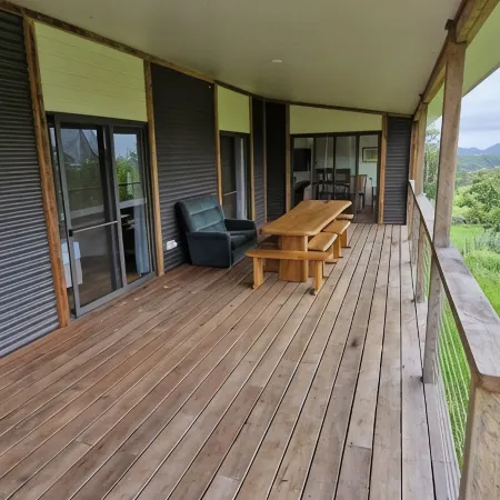 'Infinity Cottage' - surrounded by orchards, pasture, bush and mountains Отели в г. Уингем