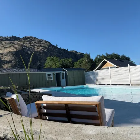 Cozy Stay in the Okanagan. Top wineries and golf courses just minutes away. Hotels in Oliver
