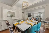 5 Mins to UND - Cozy 4BD w/ BBQ & Pool Table - 4-Star