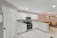 Tropical Vacation Home! 3 Rooms, 2 Bedrooms, sleeps 6 ppl.