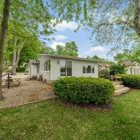 Little Barbee Lakefront Bungalow