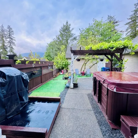 Executive central Nanaimo townhouse close to all amenities