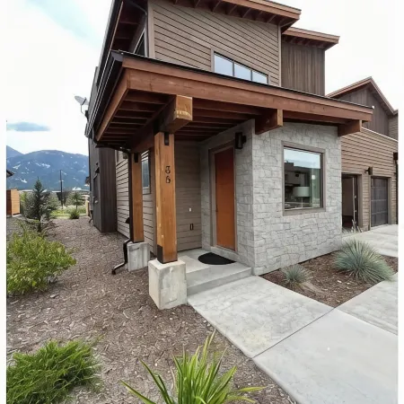 Very cozy copper John, town center retreat!