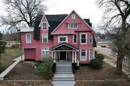 Valentine Suite / 1BD/1BA Apt in Holiday House