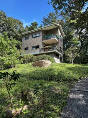 Birdwatcher’s Base in Monteverde – 2Br + Balcony, Walk to Curi-Cancha Reserve