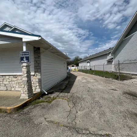Algonac's Riverview Retreat