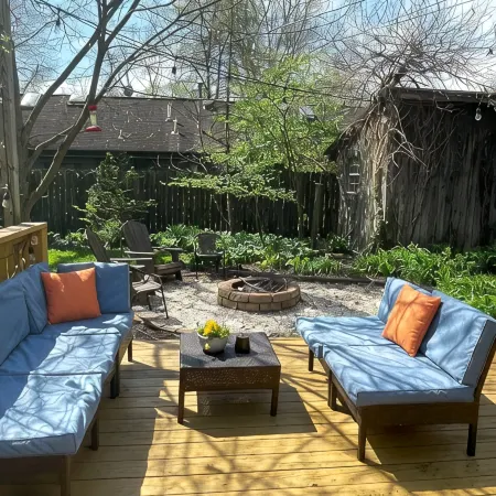 Blue Dream in Yellow Springs: hot tub, sauna, fireplace. Near downtown.