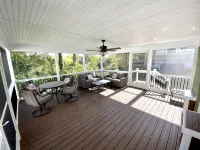 Block to Beach! Fossil Hunting, Hot Tub, Coffee Bar, Screened Deck, 1hr to DC
