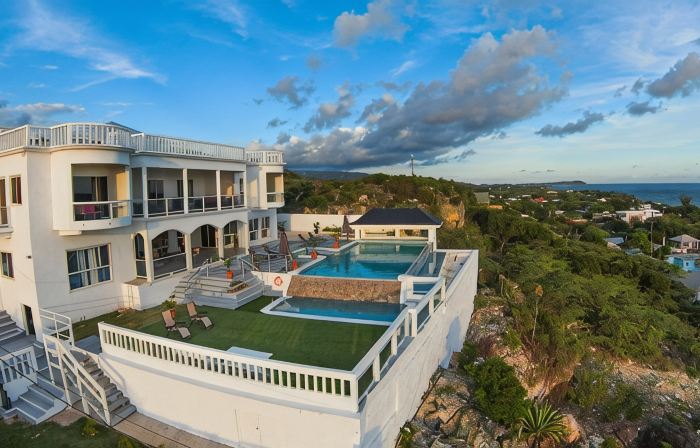 Coral Bay Chateau - Luxury Villa in Treasure Beach