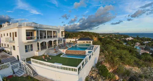 Coral Bay Chateau - Luxury Villa in Treasure Beach