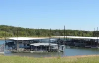 Makin Memories New Cabin Near Lake Texoma & Casino. A Mile to Marina/Boat Ramp.