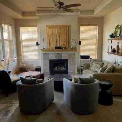 Luxury Townhouse with HD 4k Projector Home Theater Others