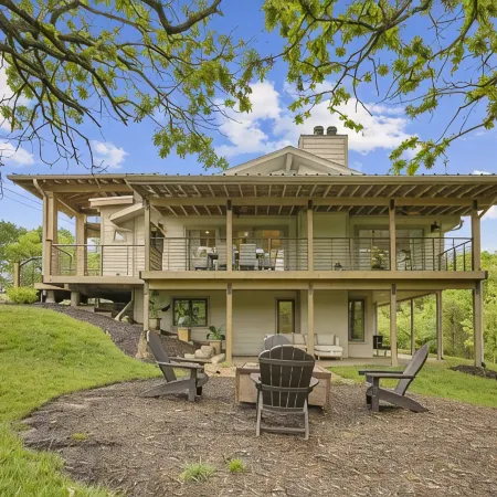 Willow – Lakefront Luxe w/ Resort Access on Table Rock Lake