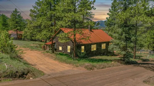 VIntage Cabin/1.5 Acres/Mountain Views - Alppimaja