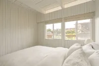 New! Cutest Cottage on the Oregon Coast + Hot Tub + Steps to the Beach!