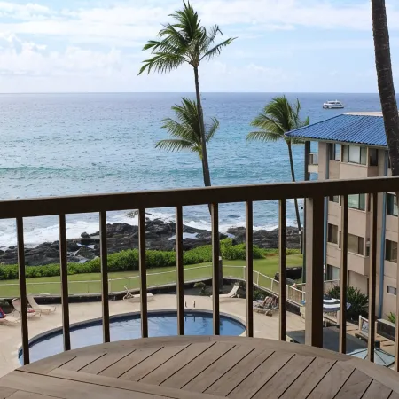 Sunset View of Ocean, 1 BR End Unit on top floor, Elevator Access. Free Wifi.