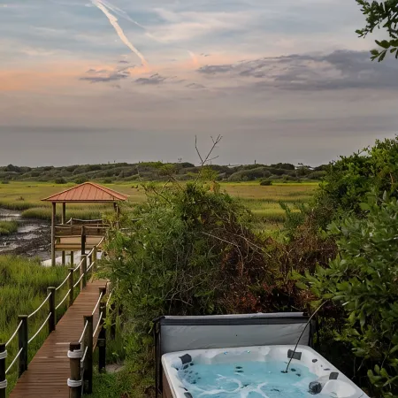 Marsh front villa on an acre. Private Dock + hot tub, steps from the beach