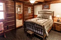 Cozy, Rustic Luxury Cabin on Round Lake, with all of the modern conveniences! - Wifi