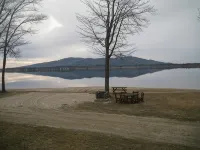 Waterfront Home on the Beach. Ossipee Lake -  Privatzimmer