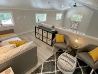 Larger Home in Tiny Home Lake & Community-Retreat at Water's Edge トレーシー・シティのホテル