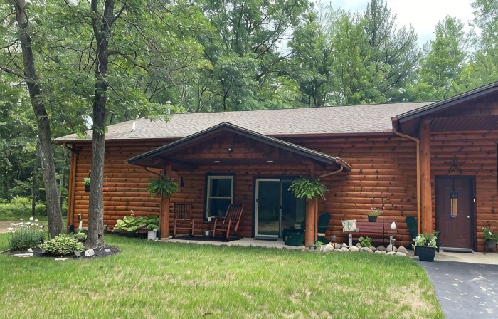 Private setting in the woods on the Rifle River.  8 mi from Dream &Nightmare