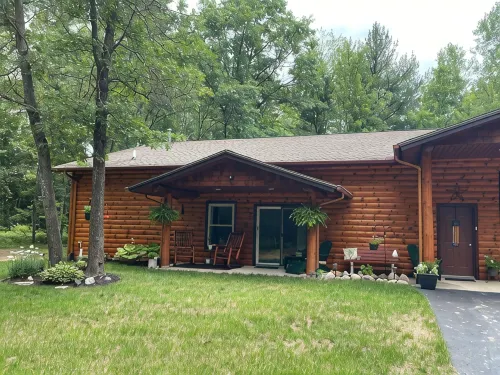 Private setting in the woods on the Rifle River.  8 mi from Dream &Nightmare - WiFi