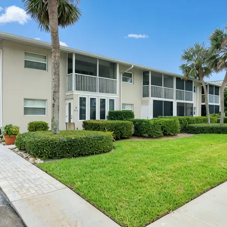 Naples Haven – Walk to Beach & 5th Ave