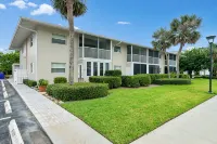 Naples Haven – Walk to Beach & 5th Ave - Condos