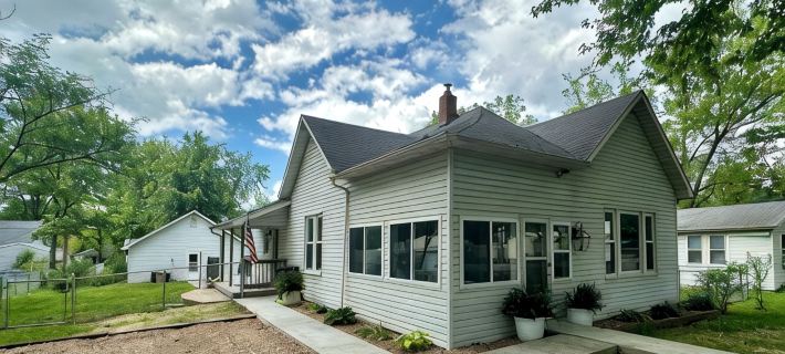1910 on Route 66 is a Charming historic 2 bedroom 2 bath home, close to downtown Hotels in Phelps County