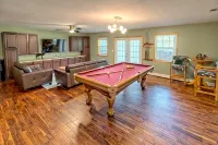 STUNNING Mountain VIEW Lodge for 14! - Hytter