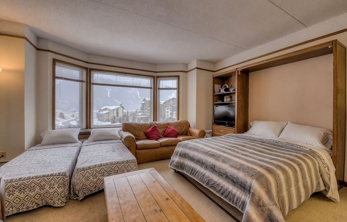 Copper Center Village. Newly renovated. Gas Fireplace. FREE Underground Parking.