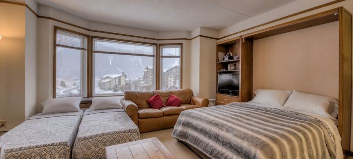 Copper Center Village. Newly renovated. Gas Fireplace. FREE Underground Parking. Hotels in Copper Mountain