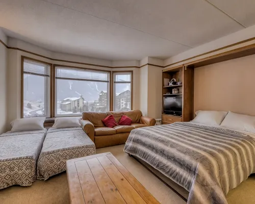 Copper Center Village. Newly renovated. Gas Fireplace. FREE Underground Parking. Hotels in Copper Mountain