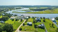 BENNETT’S POINT BUNGALOW ON DEEP WATER WITH PRIVATE DOCK ACCESS