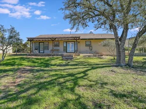 3 Acre Home On Creek W/Pool! Hill Country Views - 4 tähden