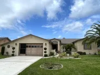 10 min from beach access, sleeps 10 private dock - 3-Star