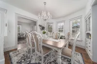 Relax at this charming, cozy DT hideaway - Pet friendly