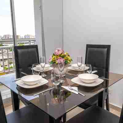 Beautiful 3 bedroom 2 bath apartment Dining/Meeting Rooms