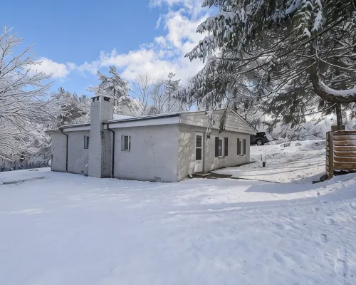 Game room, W/D, Full kitchen, Fire pit, Dog friendly, BBQ, steps to Deep Creek Hotels in McHenry