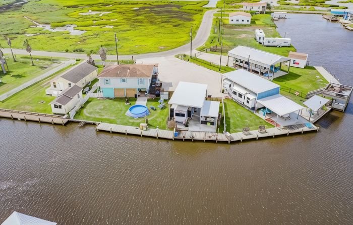 (RV2) Paradise in Sargent. Saltwater canal, minutes to ICW and beach.