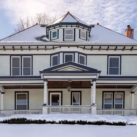 Dubuque's Front Porch~Historic Charmer~Walk Downtn
