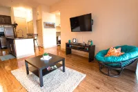 Houston Modern Apt Pool View NRG DISCOUNTED - Kondo