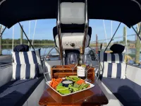 60' Sailing Yacht on a Private Dock - 4-Sterne