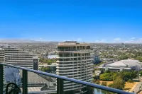 Ocean View 3-Bed with Gym, Pool, Sauna & Parking