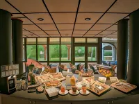 Logis Hotel l'Hôtel des Bains - Salles-la-Source Hotels in Aveyron
