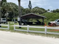 Pool home 1.5 blocks from the river & 10 mins to the beach.